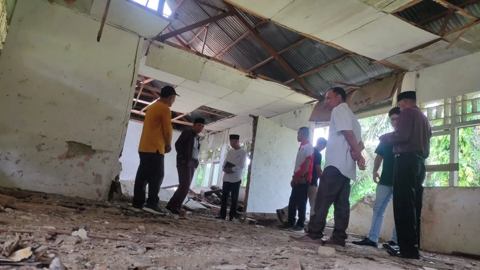 Bangunan SDN Mencon Pati Ambruk, Siswa Terpaksa Belajar di Rumah Warga – Tantangan Revitalisasi Sekolah