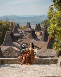 Bella Graceva Menggoda Instagram dengan 9 Potret Memukau Liburan ke Sumba, NTT: Eksplor Kampung Adat, Bukit Hijau, dan Air Terjun Eksotis!