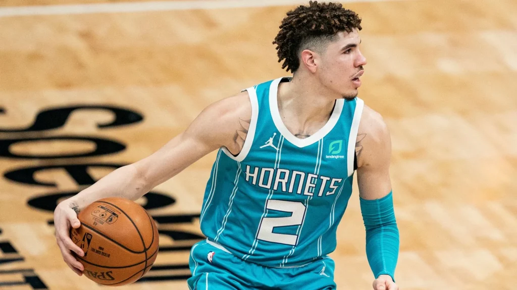 Charlotte Hornets Guncang Play-In: LaMelo Ball Bawa Kemenangan Dramatis atas Miami Heat!