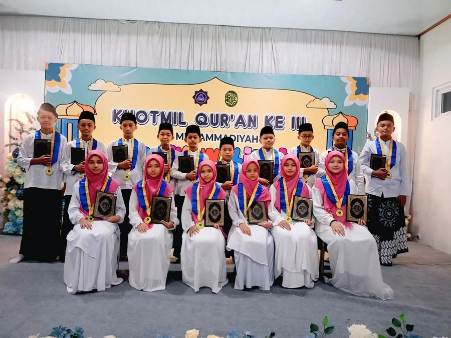 Haru dan Bangga: 19 Siswa SD Birrul Walidain Kudus Raih Khotmil Qur'an ke-IV