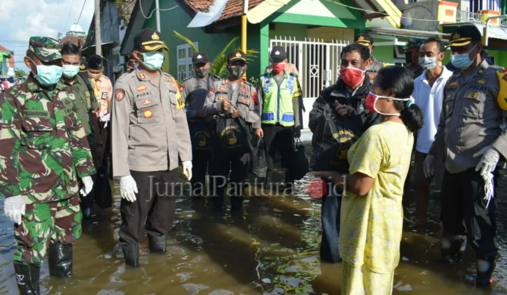 HMI dan HIPKA Salurkan Bantuan di Guntur, Demak Usai Banjir Hebat