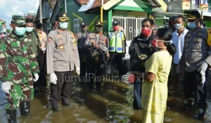 HMI dan HIPKA Salurkan Bantuan di Guntur, Demak Usai Banjir Hebat