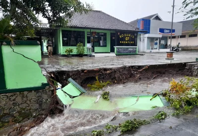 Hujan Lebat Pecah Tanah di Sleman: Ribuan Warga Terganggu, Infrastruktur Rusak, dan Ancaman Bencana Lanjutan