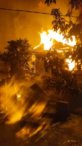 Kebakaran Hebat di Bergas Semarang: Lima Kios Hangus, Kerugian Diperkirakan Rp50 Juta