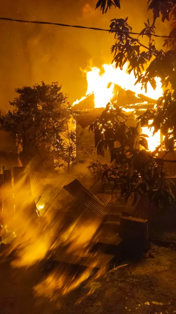 Kebakaran Hebat di Bergas Semarang: Lima Kios Hangus, Kerugian Diperkirakan Rp50 Juta
