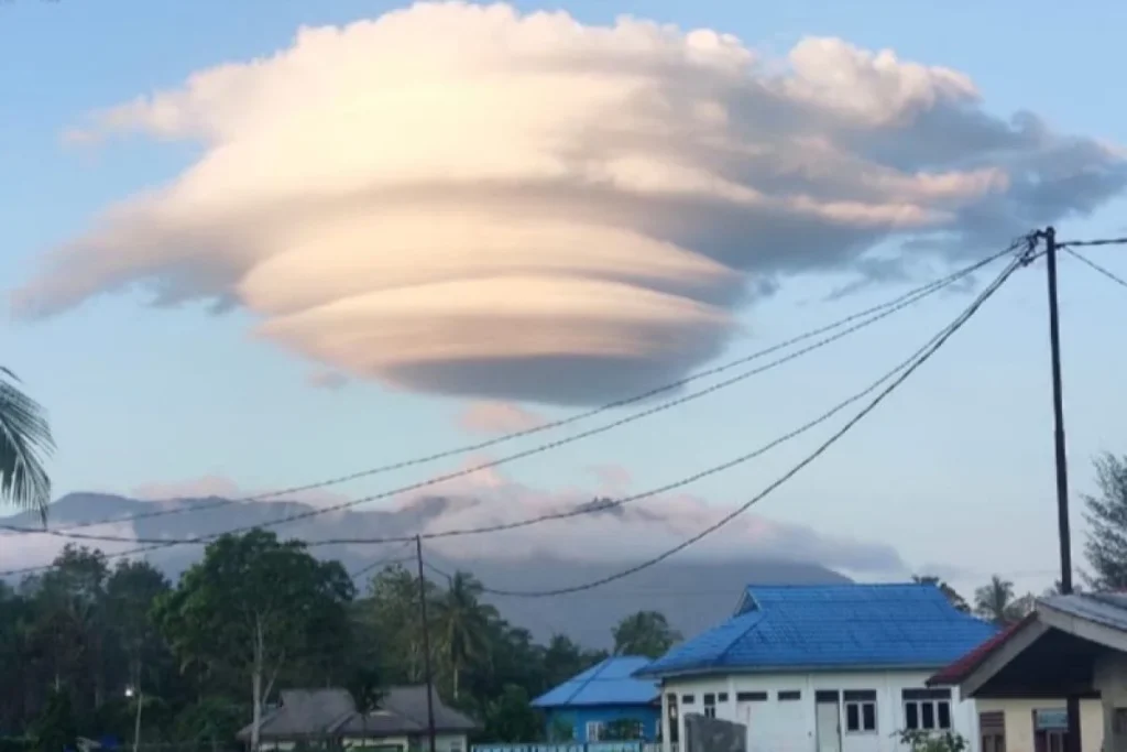 Misteri UFO dan Kebiasaan Merokok Malam Hari: Fenomena yang Meningkat di Jerman dan Dampaknya di Indonesia