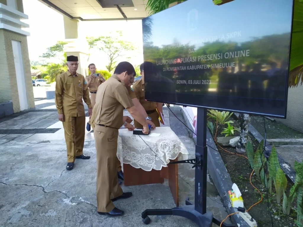 WFH ASN: Mengapa Pemerintah Paksa Presensi Geotag, Kamera Zoom, dan Batasan Jumat?